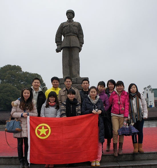 “学雷锋，献爱心”——中国共产主义青年团韦德网站委员会开展慰问贫困学生助学活动